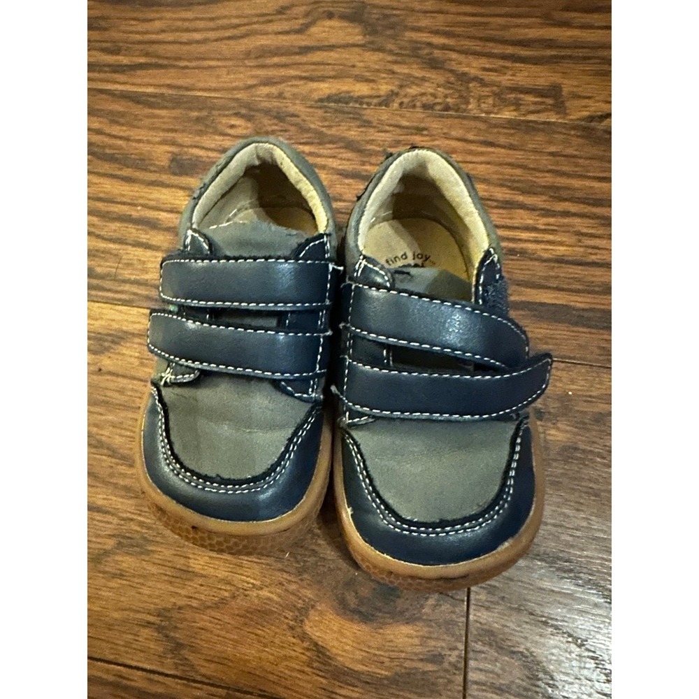 Infant ba boys livie and Luca shoes size 4cy
